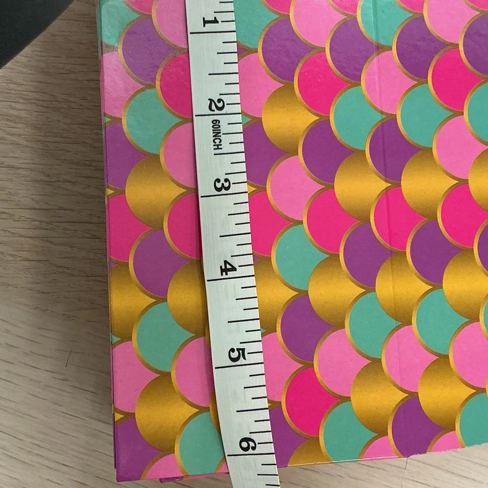 Vibrant Scallop Pattern Favor Box